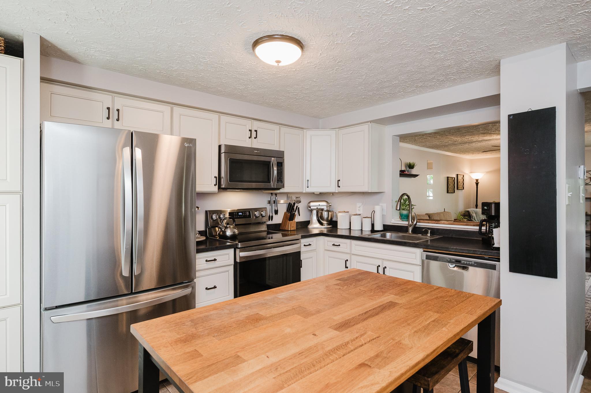 1823 QUEEN ANNE SQUARE