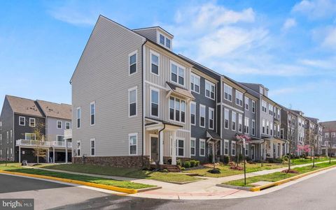 Townhouse For Sale - 1601 Grove Chestnut Road<br/> Prince William County, DUMFRIES, VA 22026