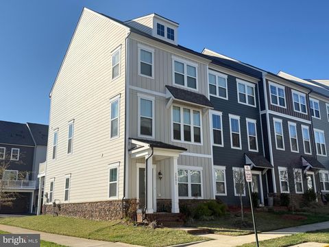 1601 GROVE CHESTNUT ROAD DUMFRIES VA 22026