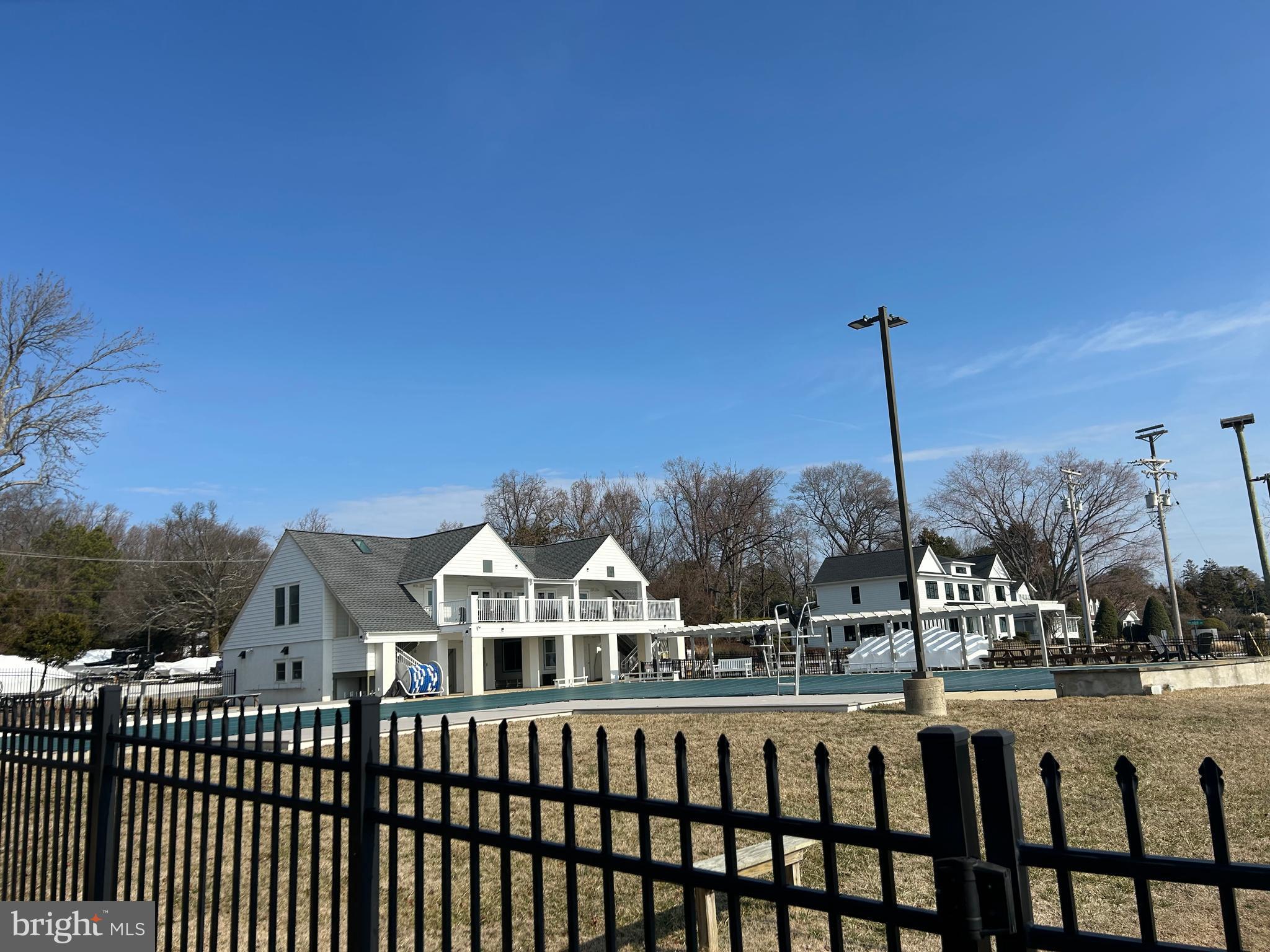 ANNAPOLIS COVE - Residential