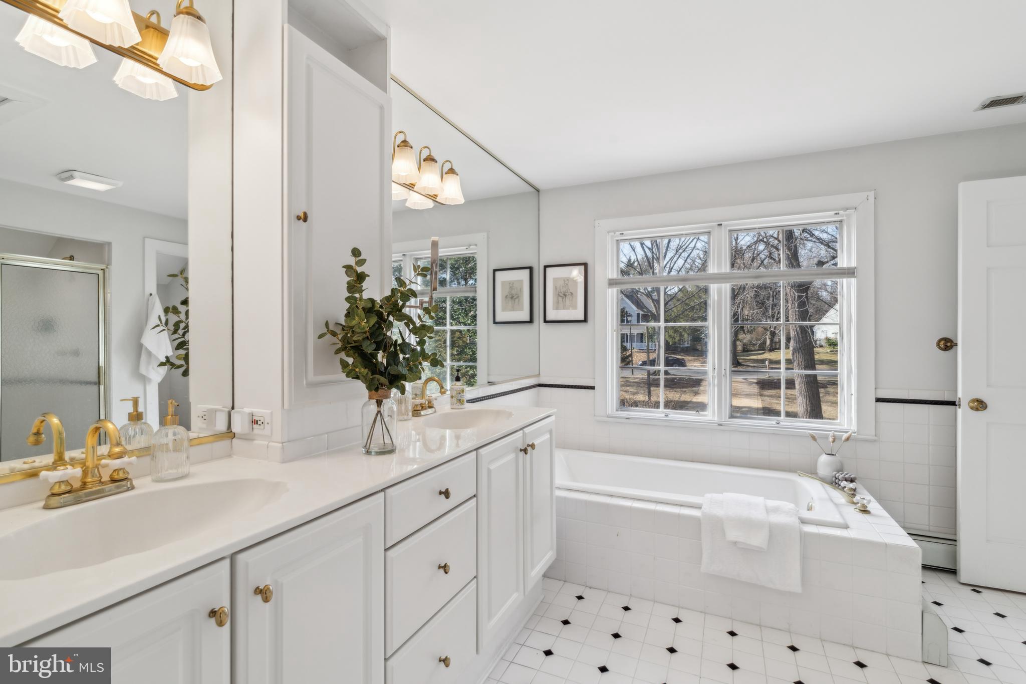 ANNAPOLIS COVE - Residential