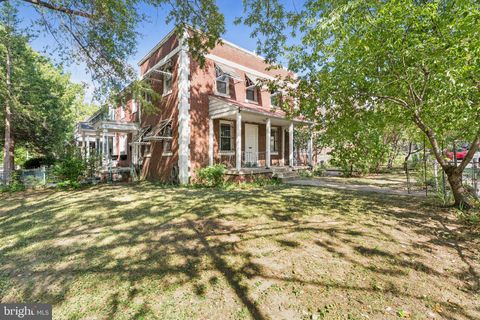 1100 QUEEN STREET NE WASHINGTON DC 20002