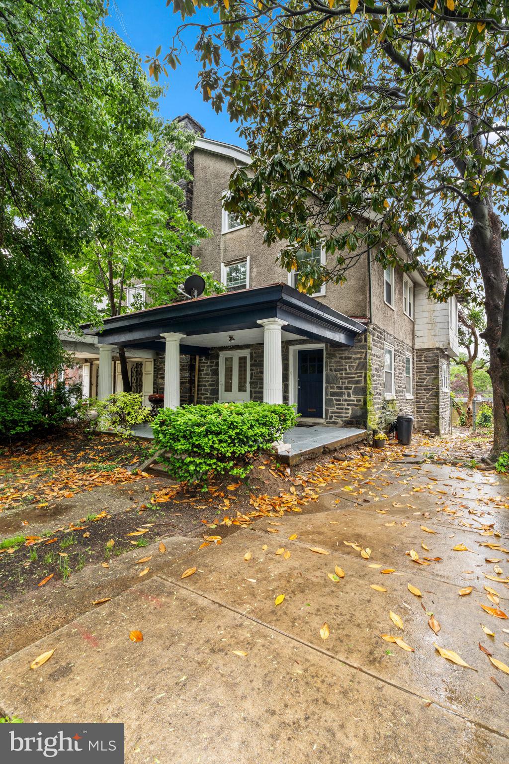 902 WYNNEWOOD ROAD