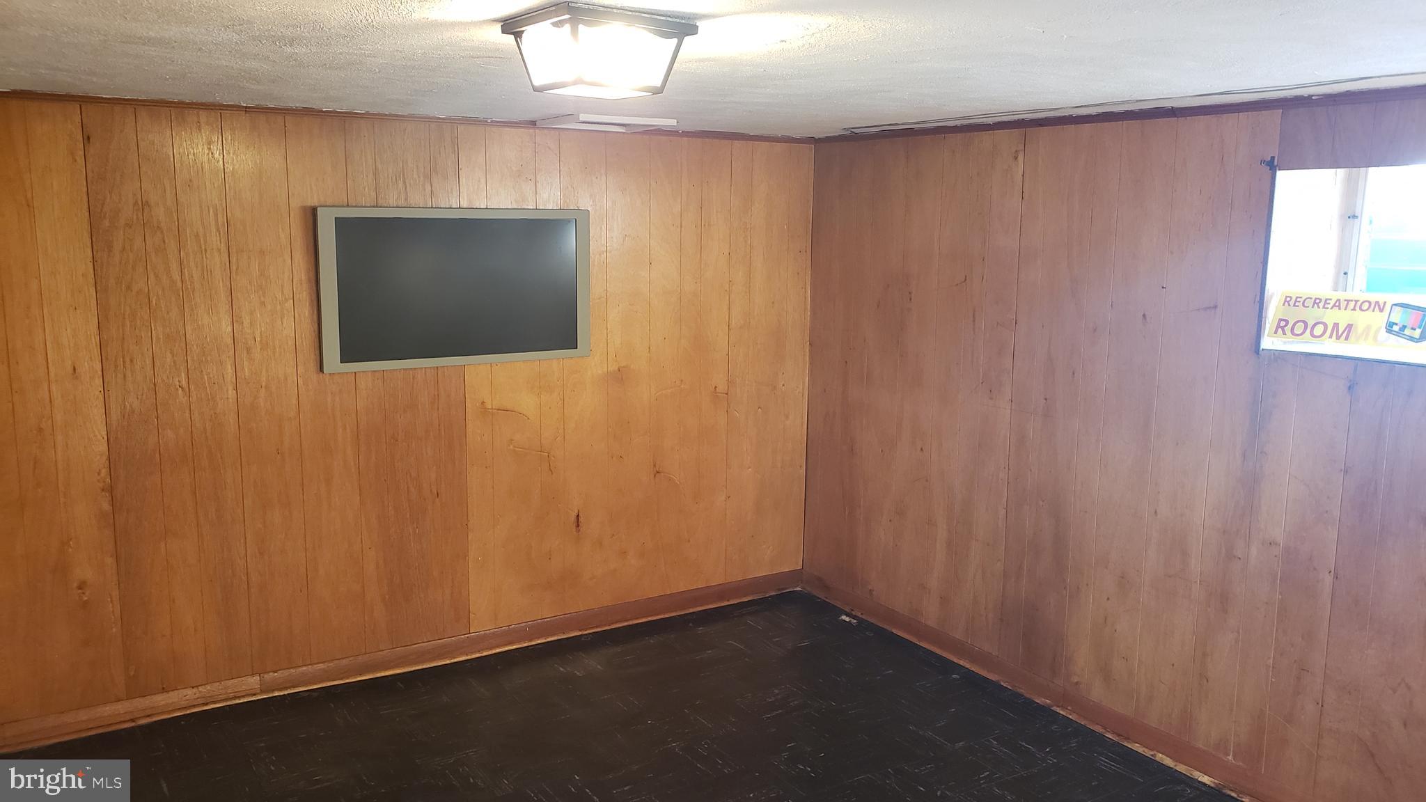 LAWNDALE - Residential