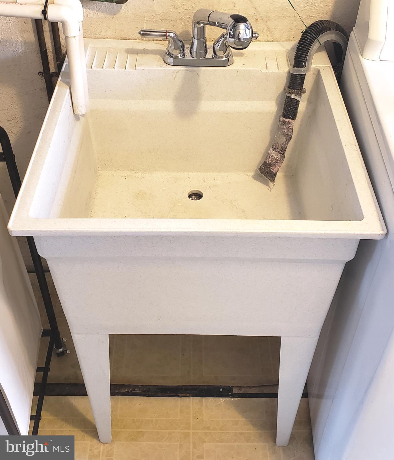 LAWNDALE - Residential