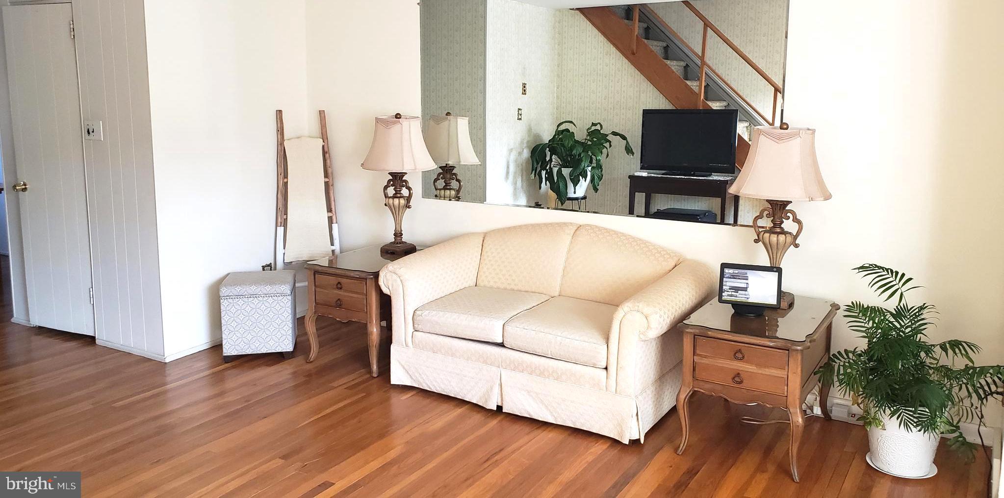 LAWNDALE - Residential