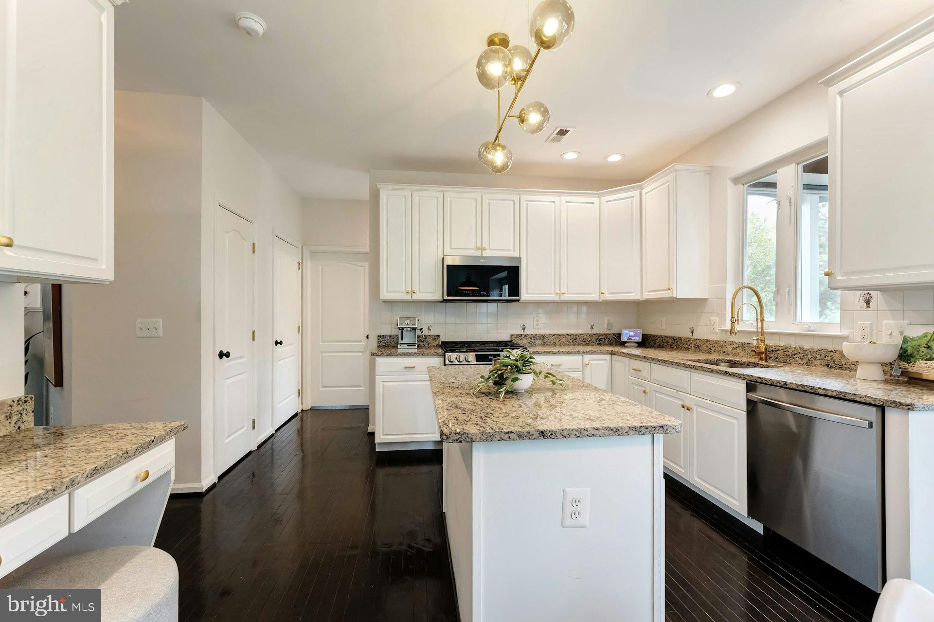 FARMWELL HUNT - Residential