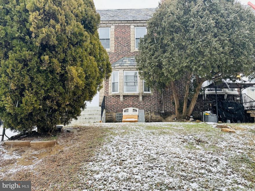 Well maintained 3 bedroom is nestled in the heart of Castor Gardens, 18feet wide, laminate floor throughout, newer kitchen cabinet, finished basement with customer title floor, one car garage