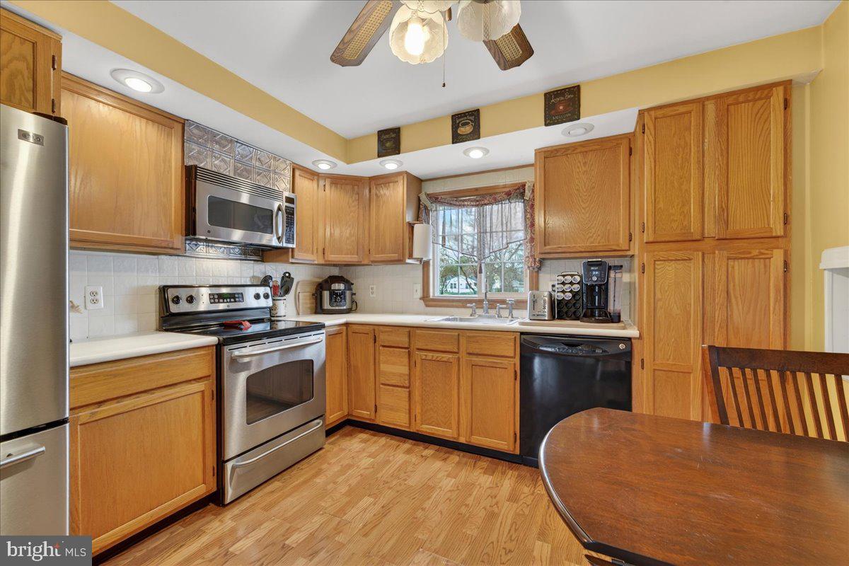 HEDGEROW WOODS - Residential