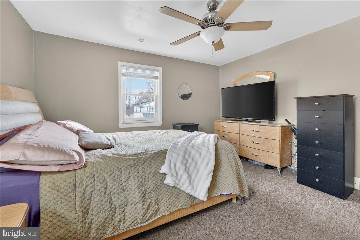 HEDGEROW WOODS - Residential