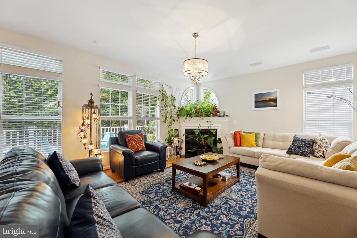 LORTON TOWN CNTR LANDBAY - Residential Lease