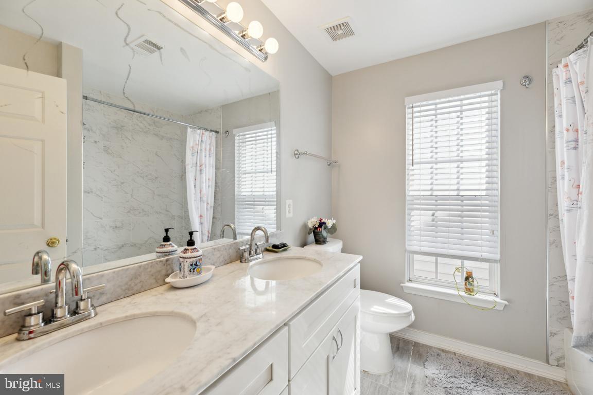 LORTON TOWN CNTR LANDBAY - Residential Lease