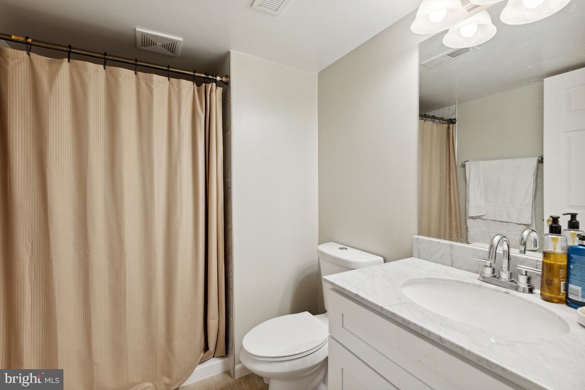 LORTON TOWN CNTR LANDBAY - Residential Lease