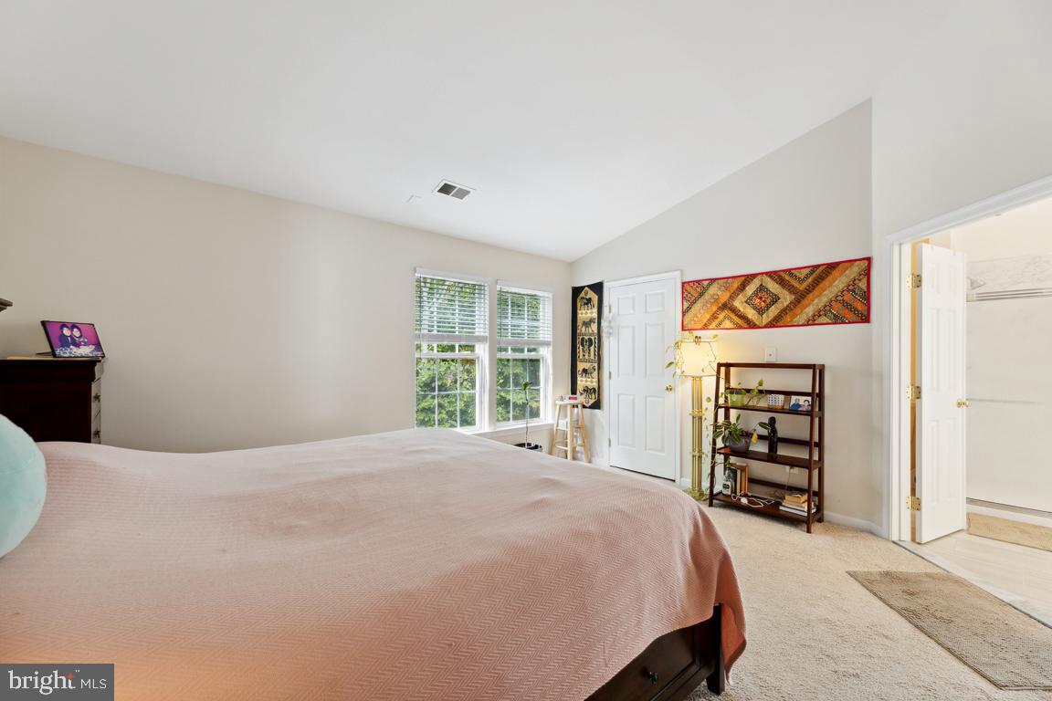 LORTON TOWN CNTR LANDBAY - Residential Lease