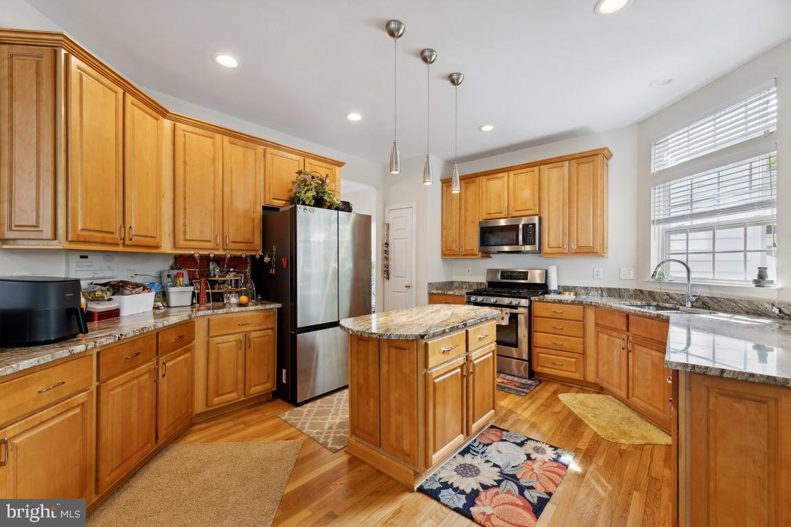 LORTON TOWN CNTR LANDBAY - Residential Lease