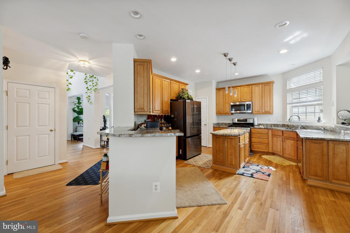 LORTON TOWN CNTR LANDBAY - Residential Lease