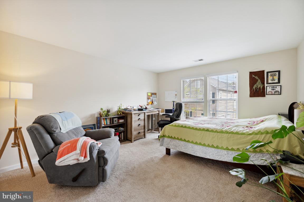 LORTON TOWN CNTR LANDBAY - Residential Lease