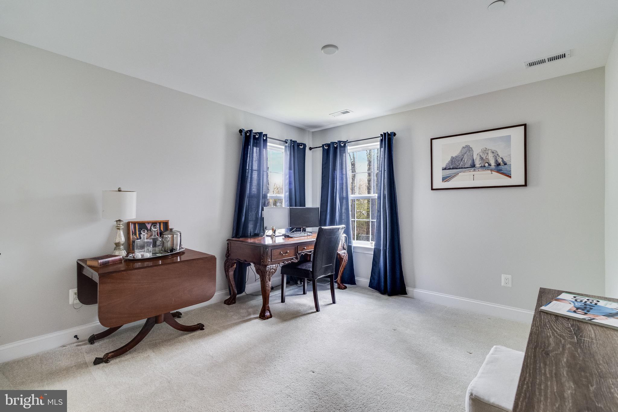 OAKLAND HALL - Residential