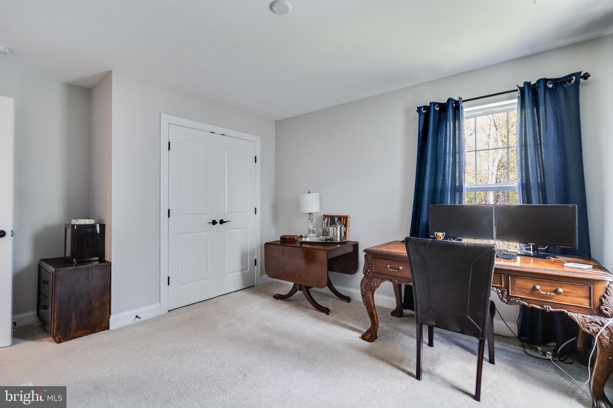 OAKLAND HALL - Residential