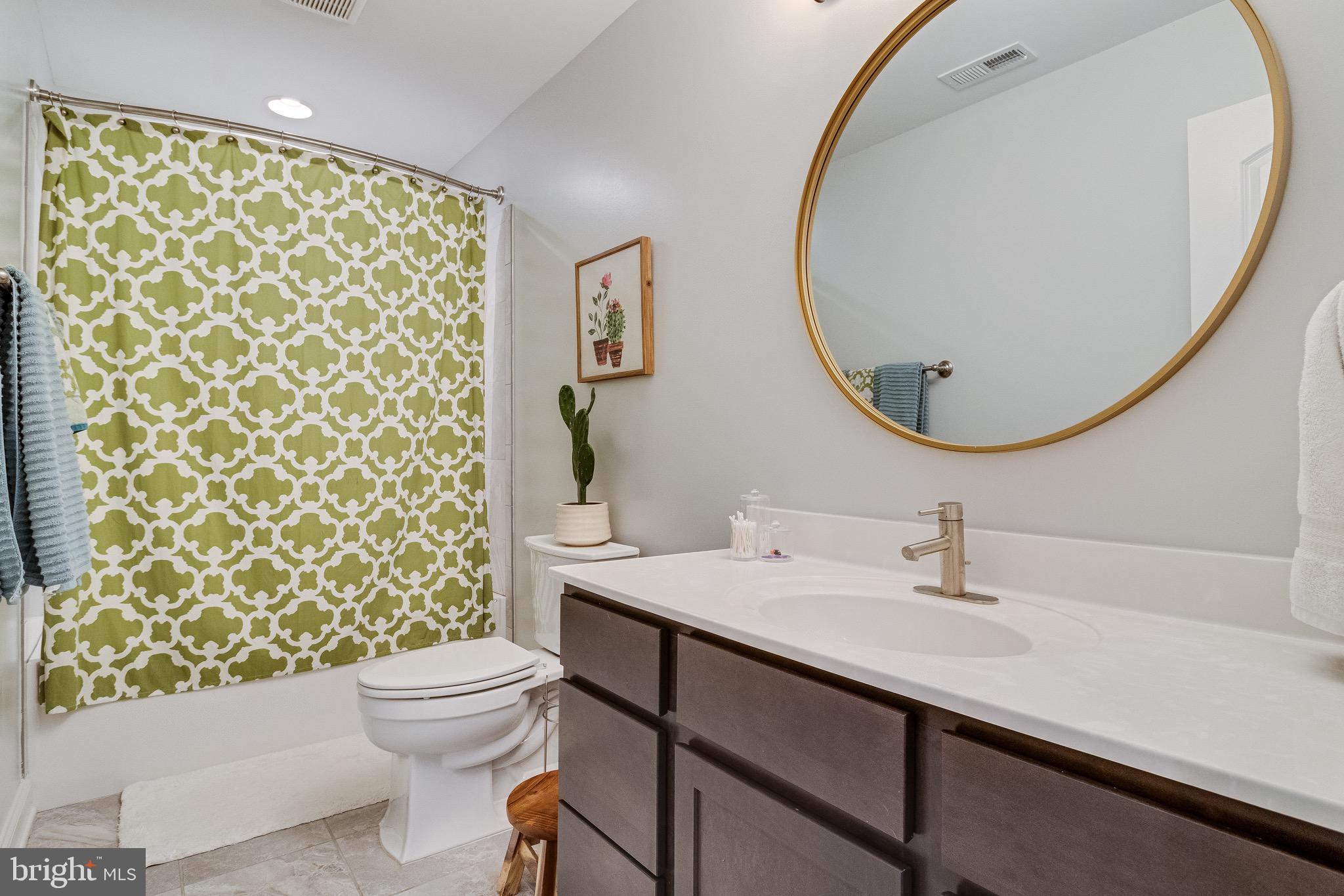 OAKLAND HALL - Residential