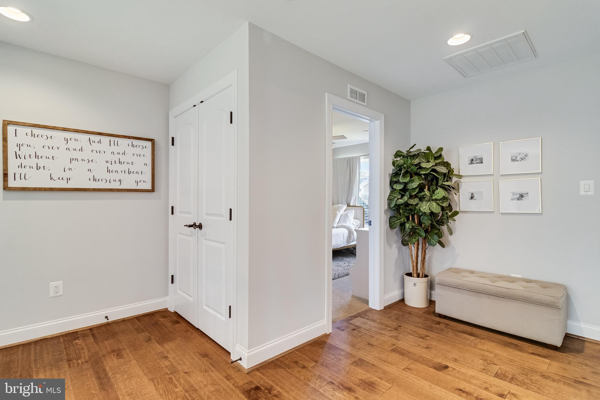 OAKLAND HALL - Residential