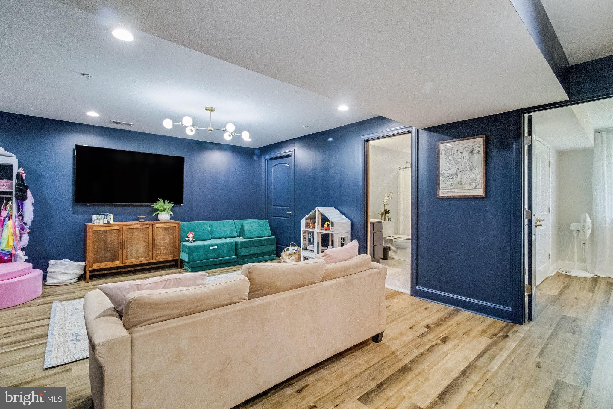 OAKLAND HALL - Residential