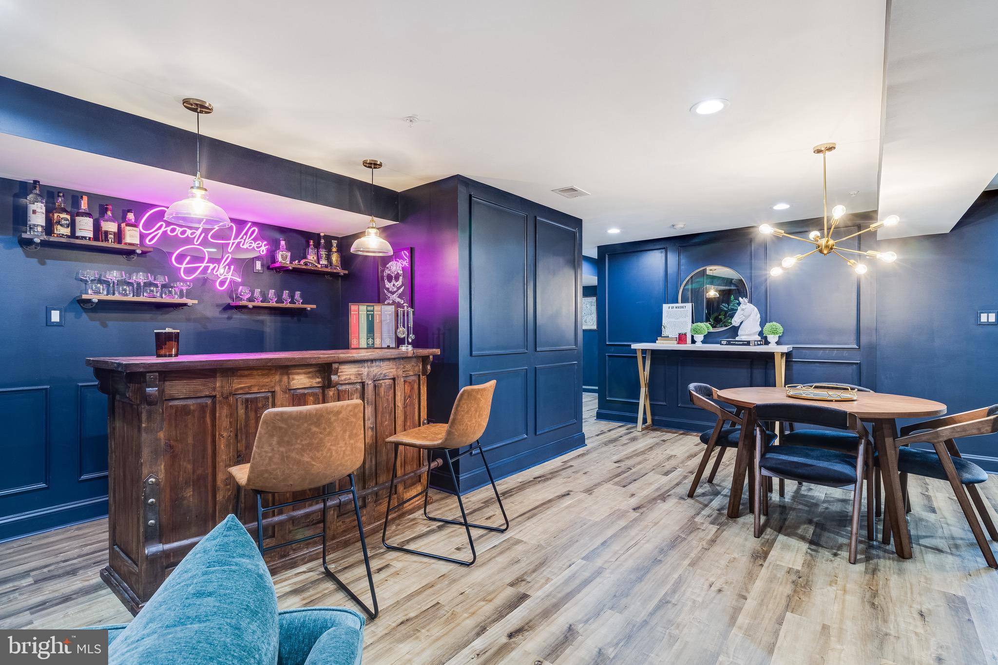 OAKLAND HALL - Residential