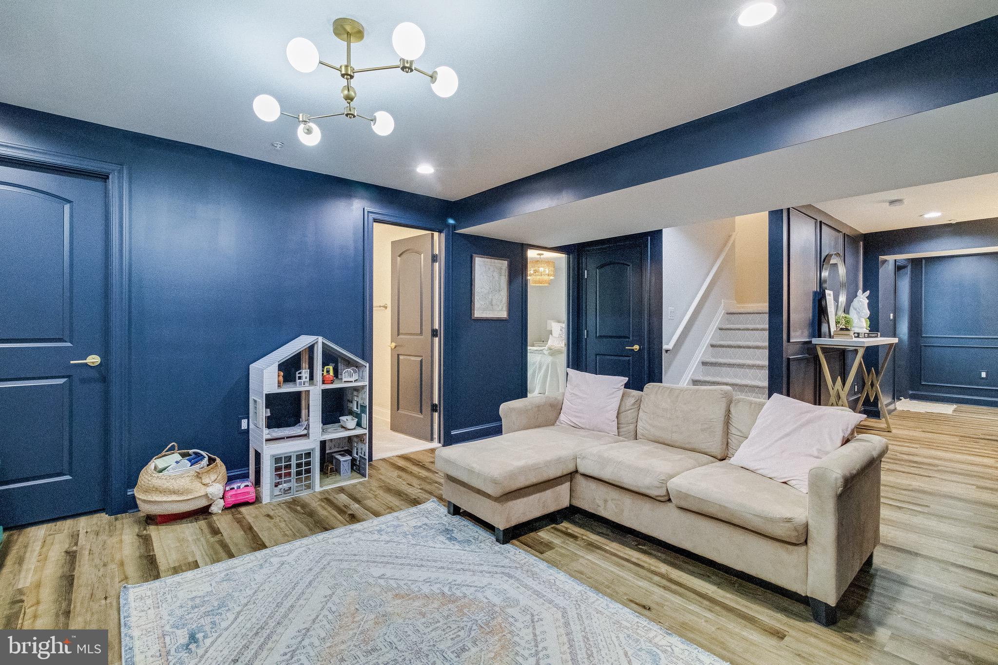 OAKLAND HALL - Residential