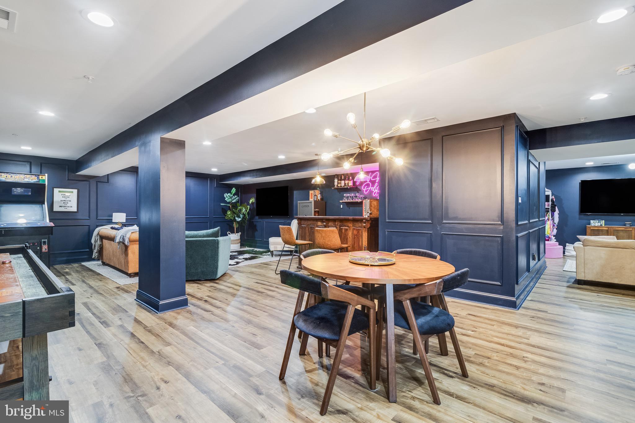 OAKLAND HALL - Residential