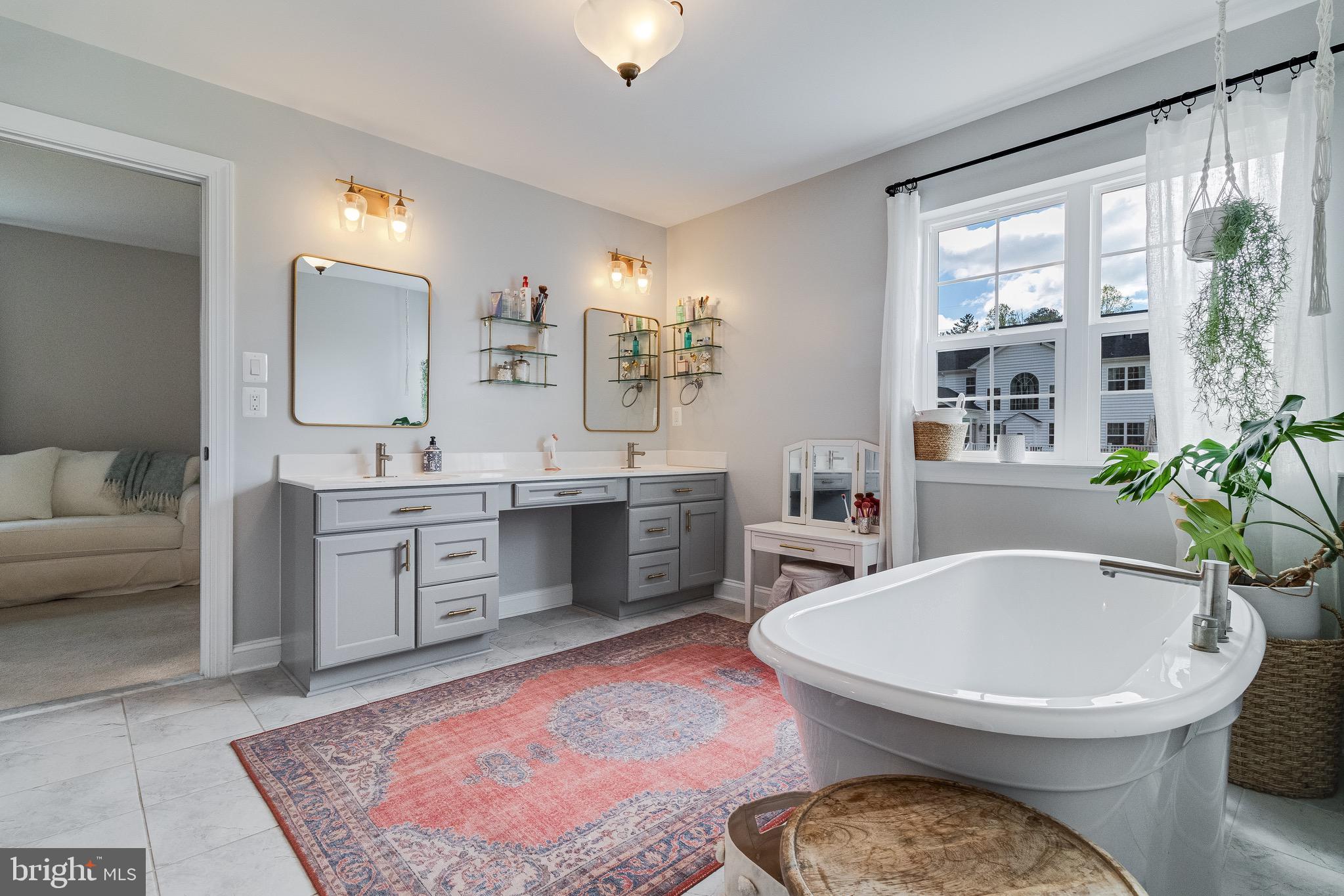 OAKLAND HALL - Residential