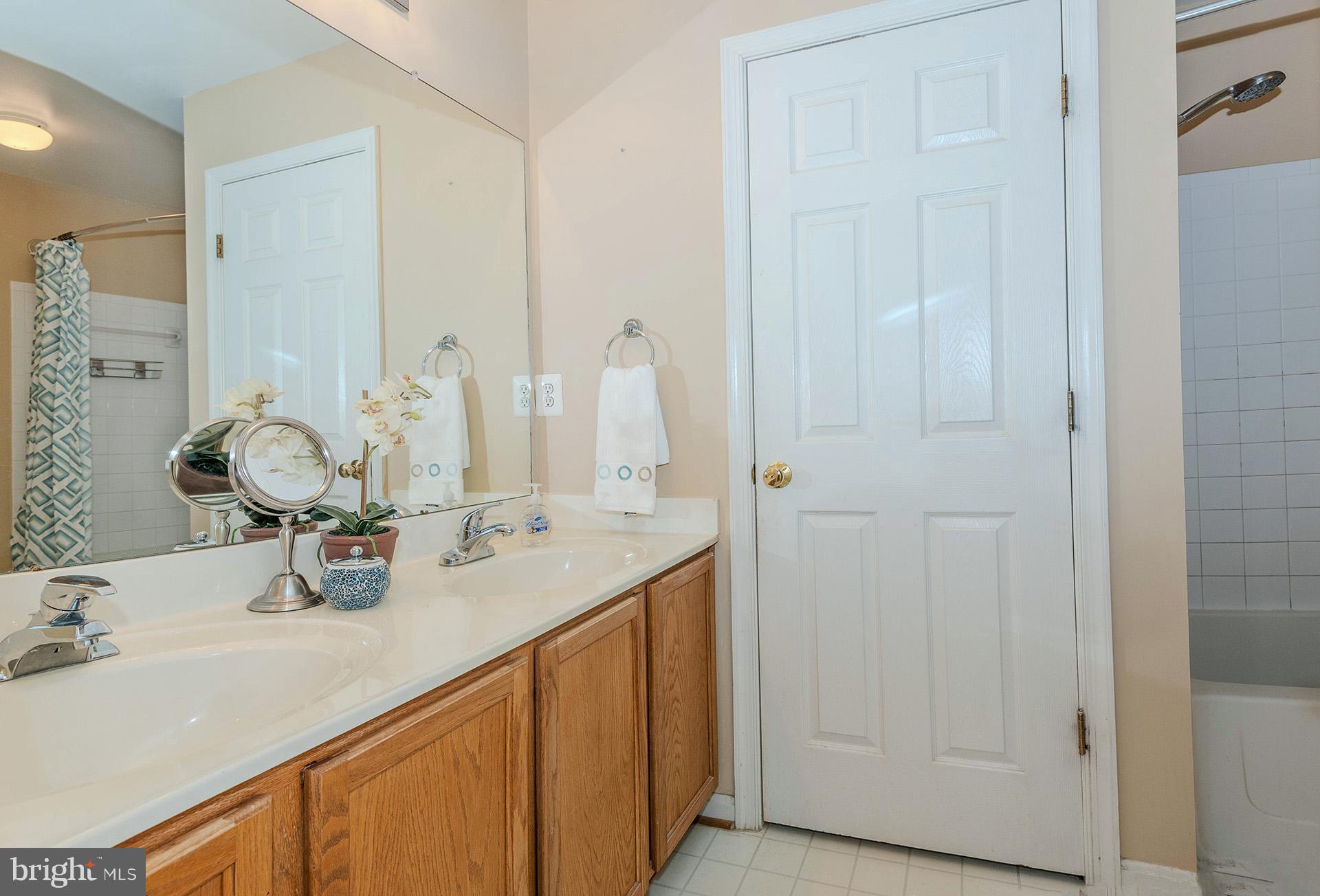 SEVEN OAKS - Residential