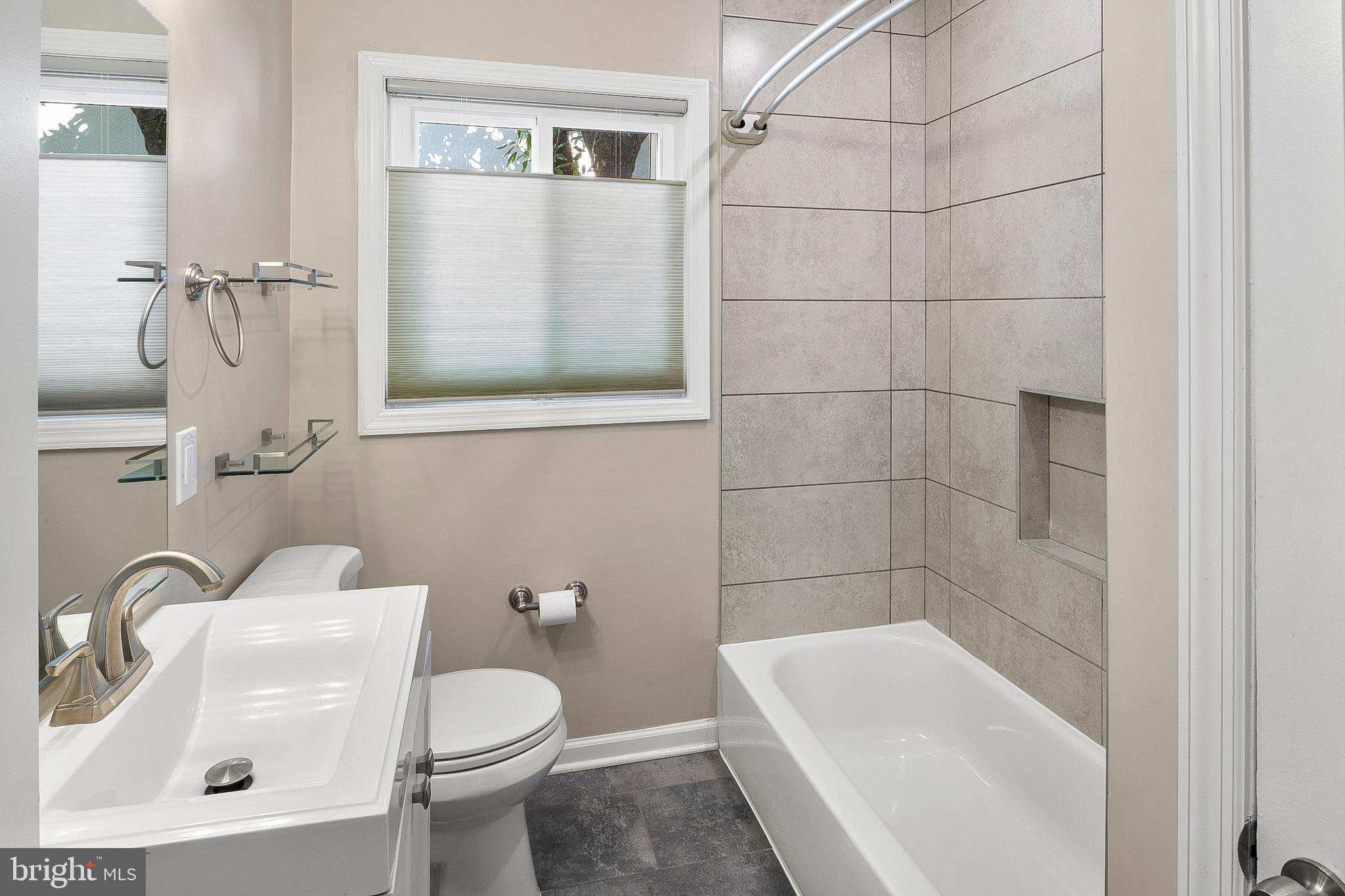 FRANKFORD - Residential Lease