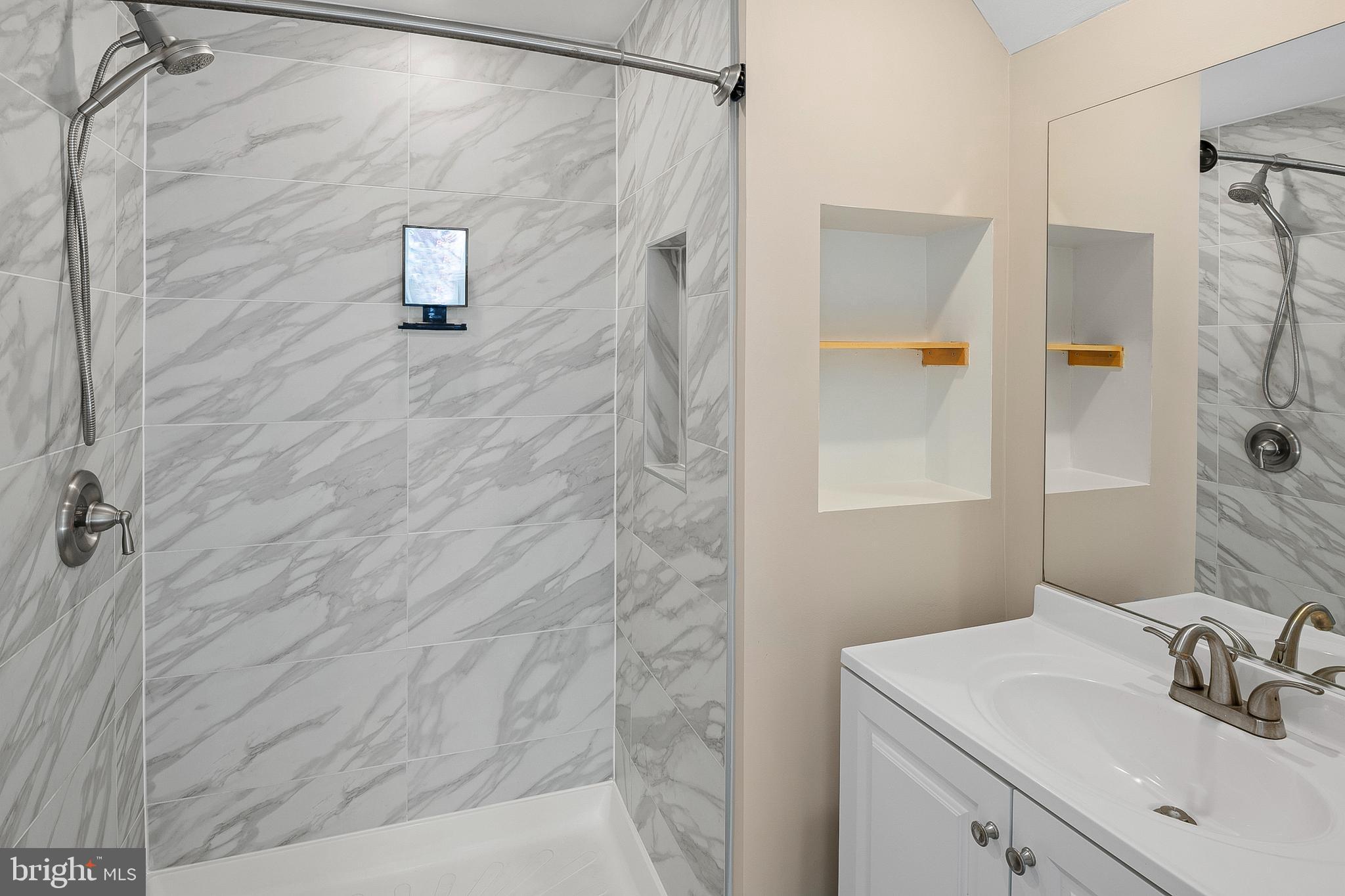 FRANKFORD - Residential Lease