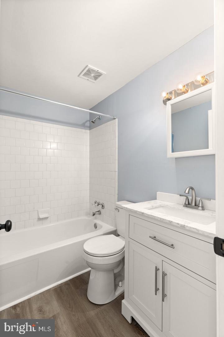 CLOVERBERRY - Residential Lease