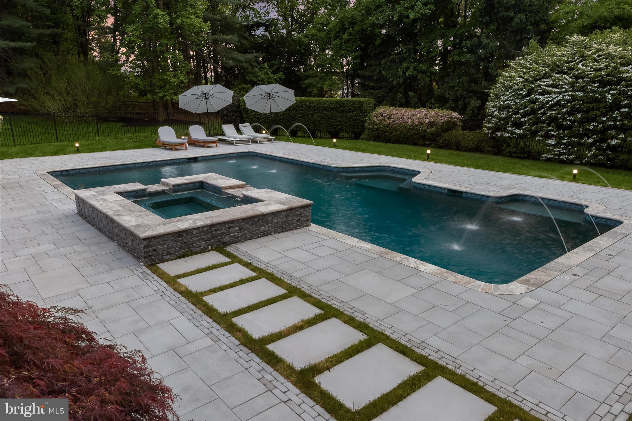 HEDGEROW - Residential