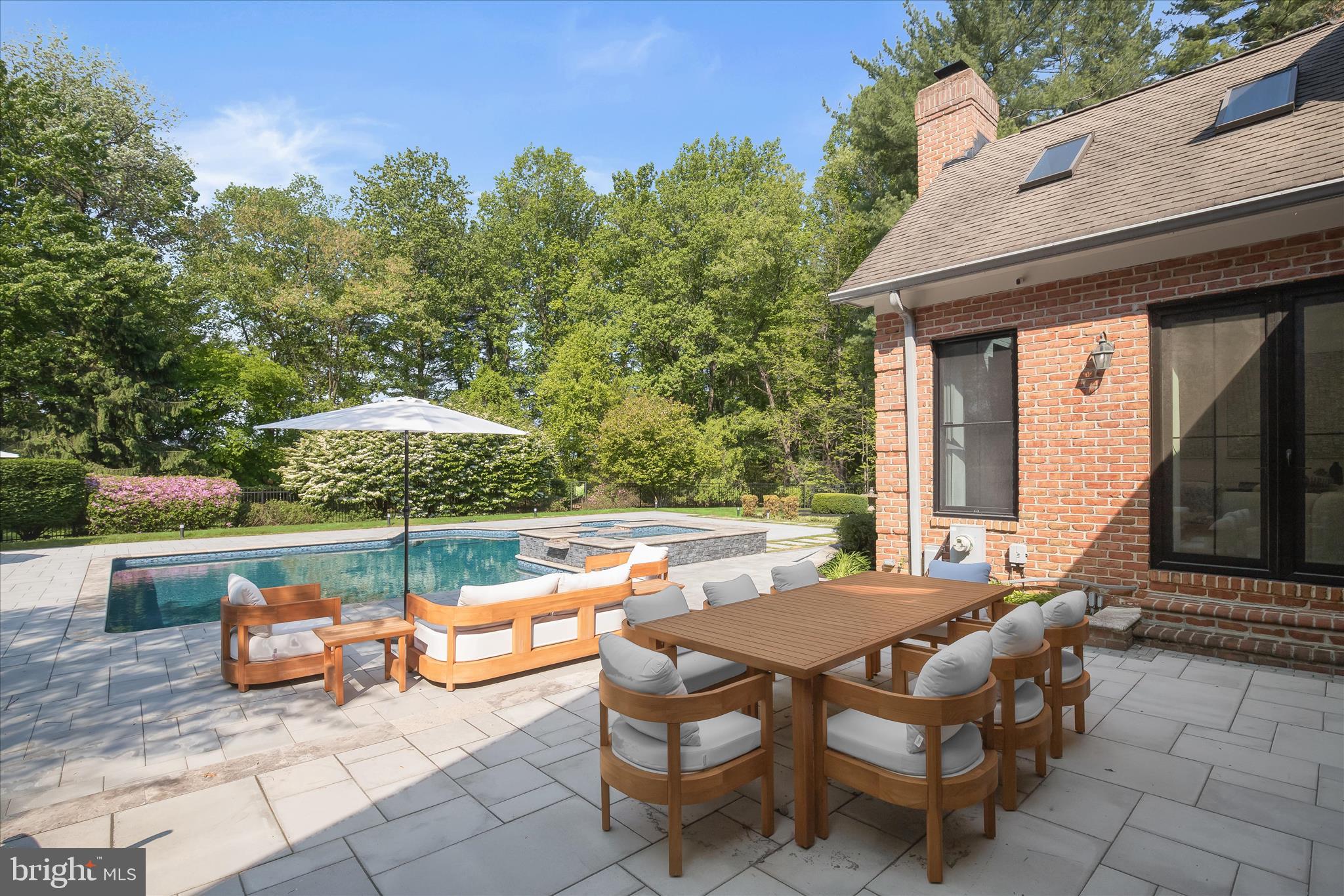 HEDGEROW - Residential