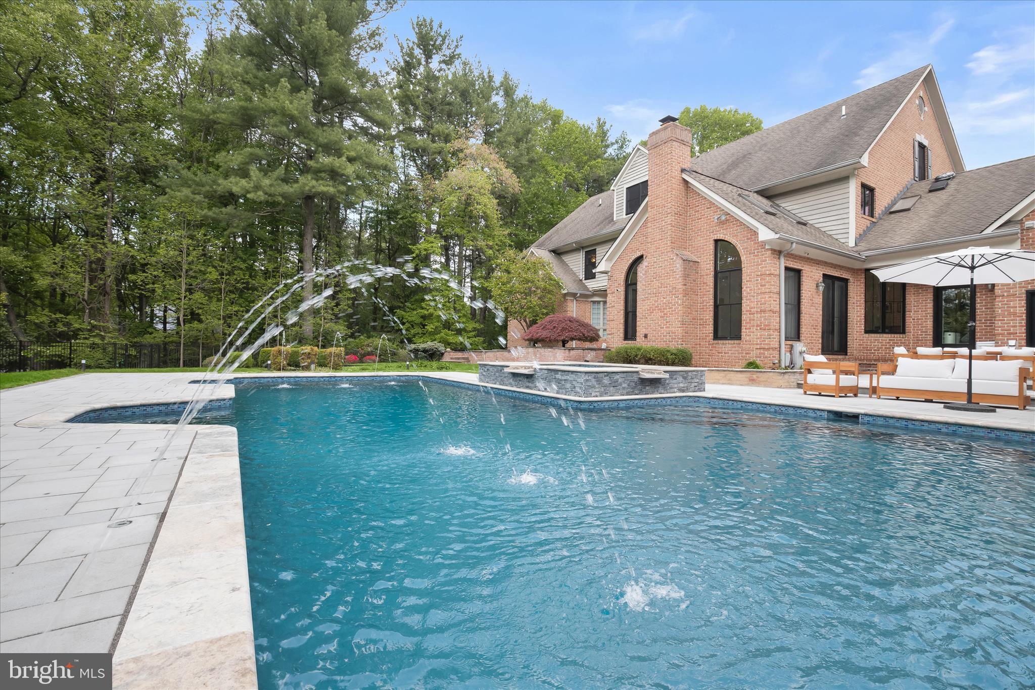 HEDGEROW - Residential