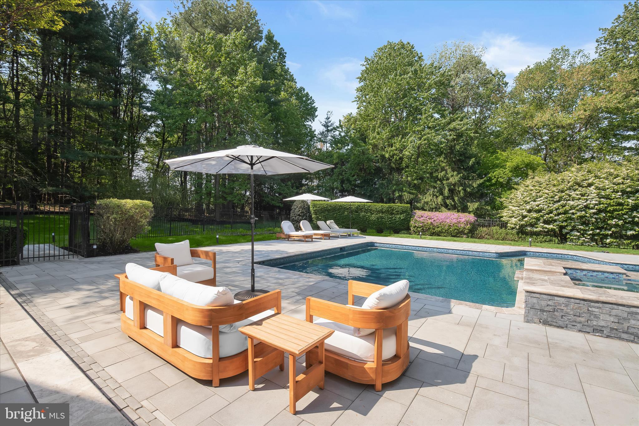 HEDGEROW - Residential