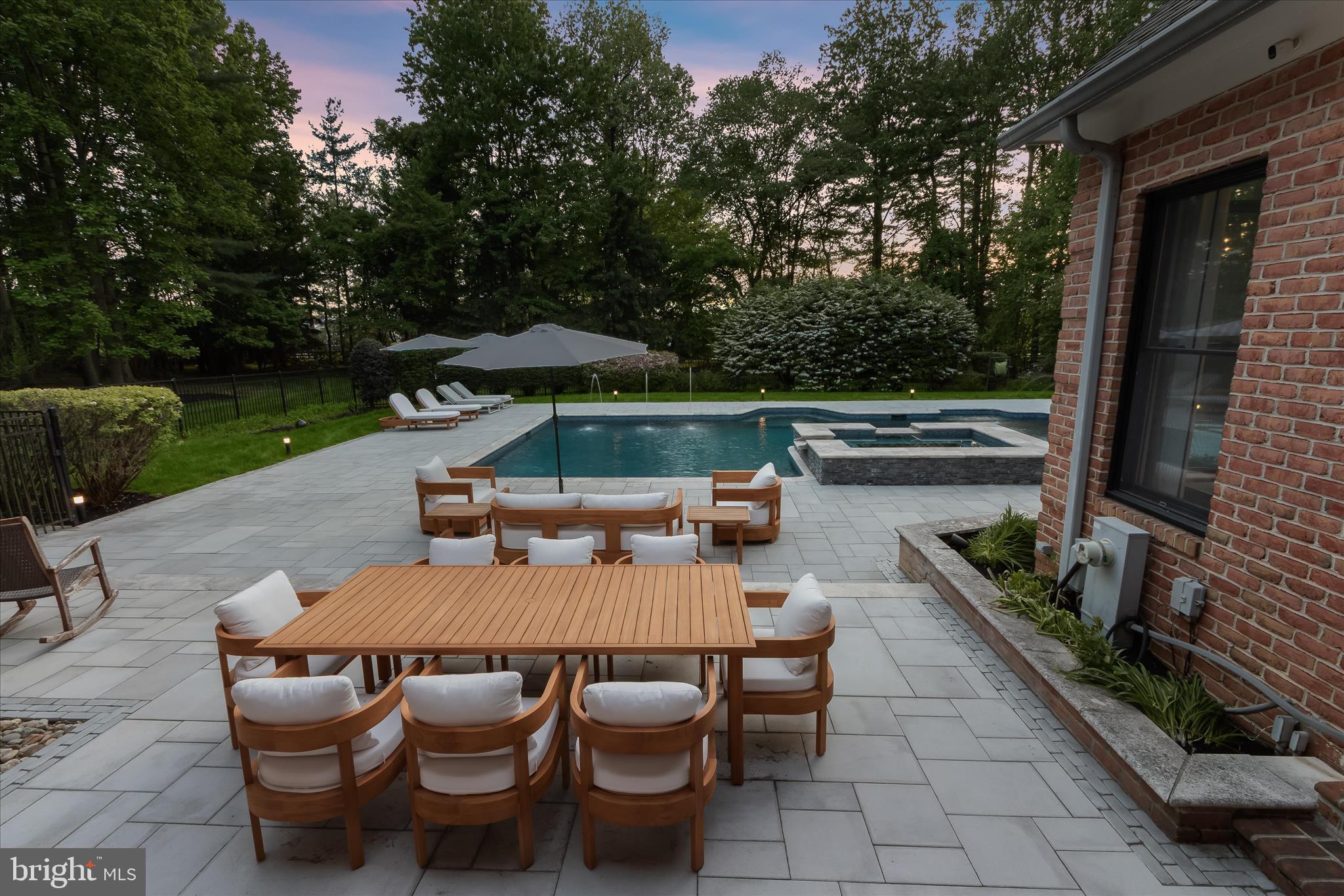 HEDGEROW - Residential