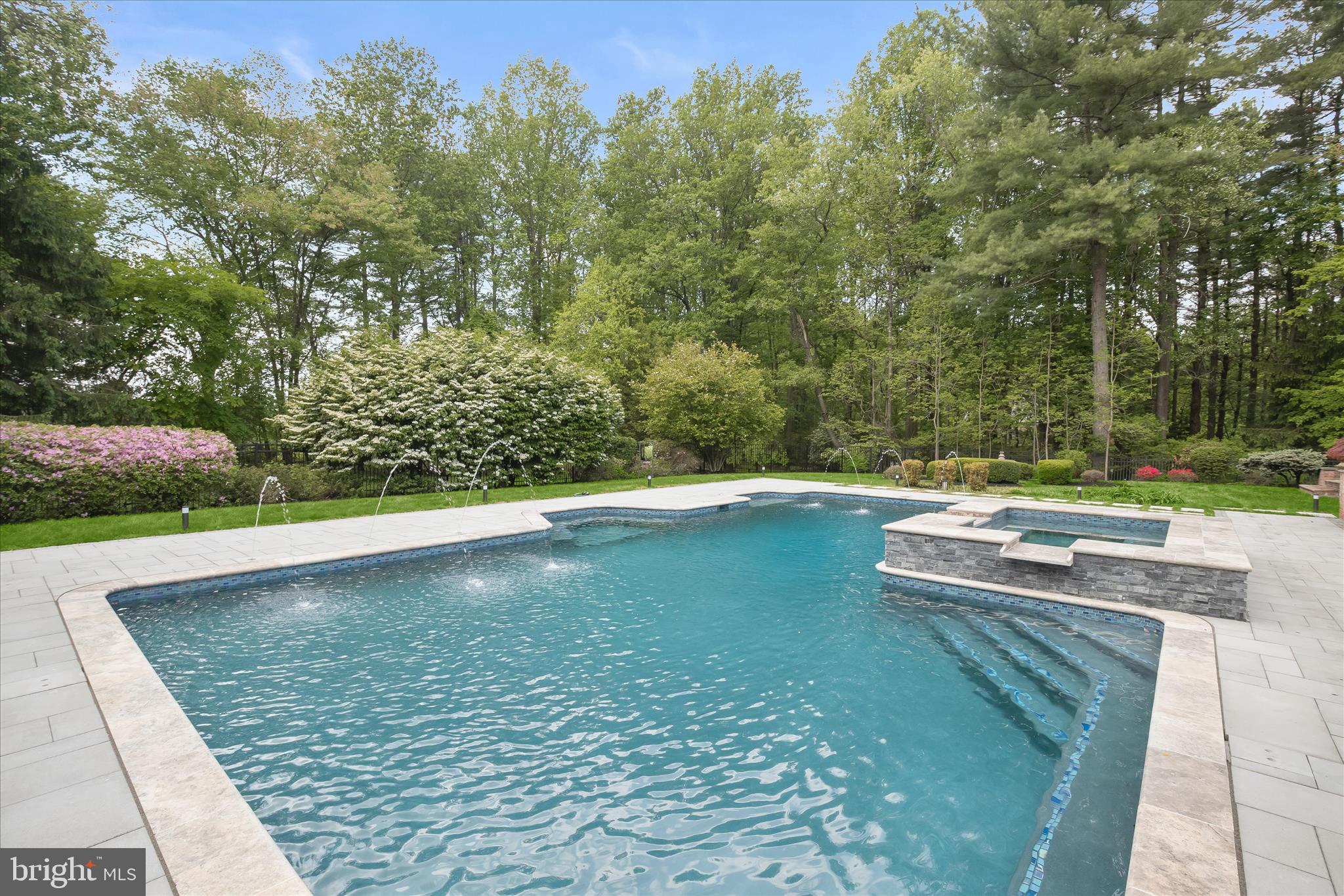 HEDGEROW - Residential