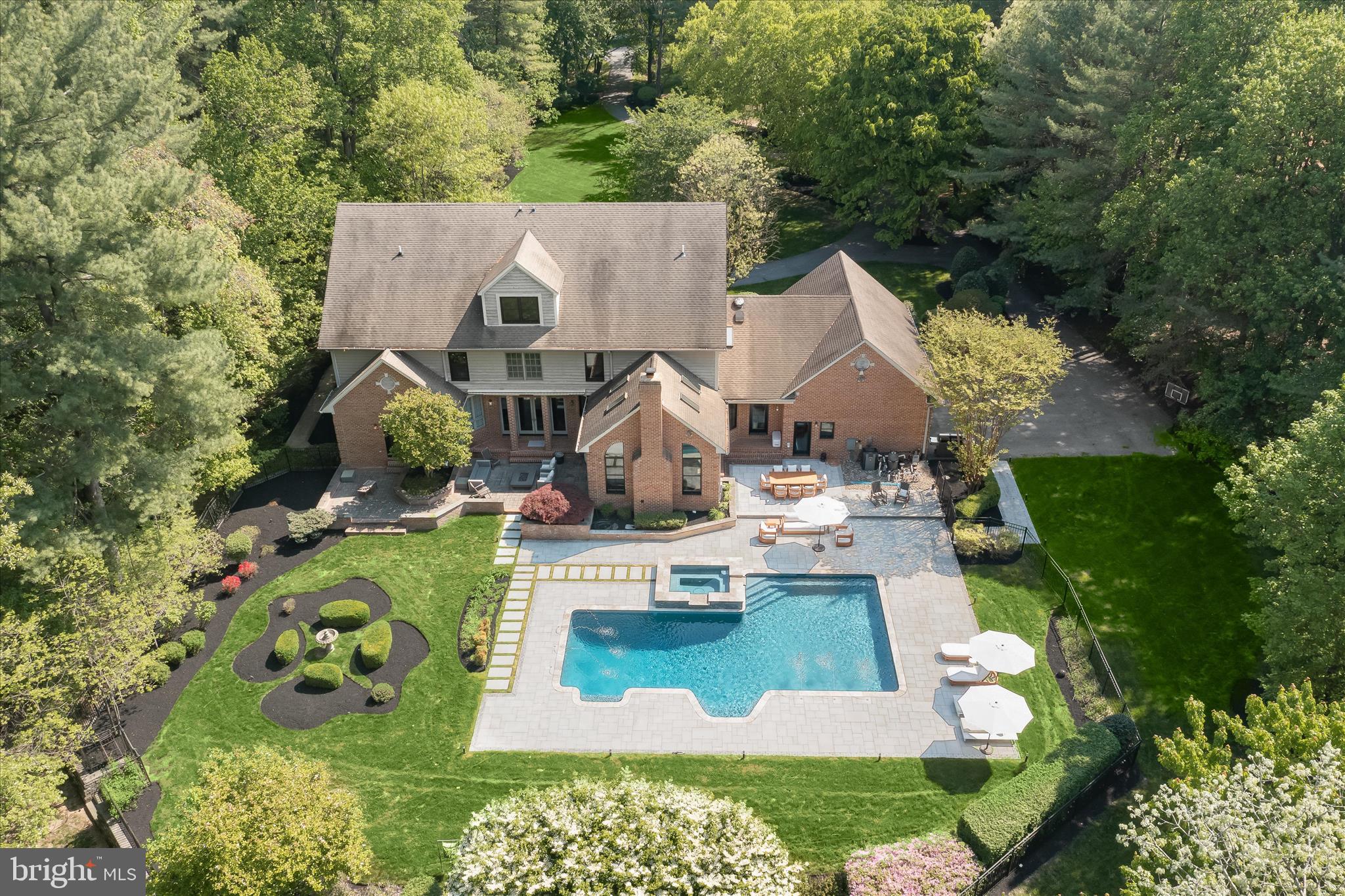 HEDGEROW - Residential