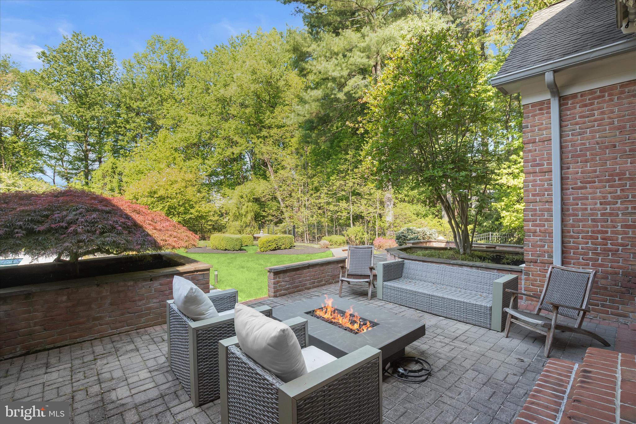 HEDGEROW - Residential