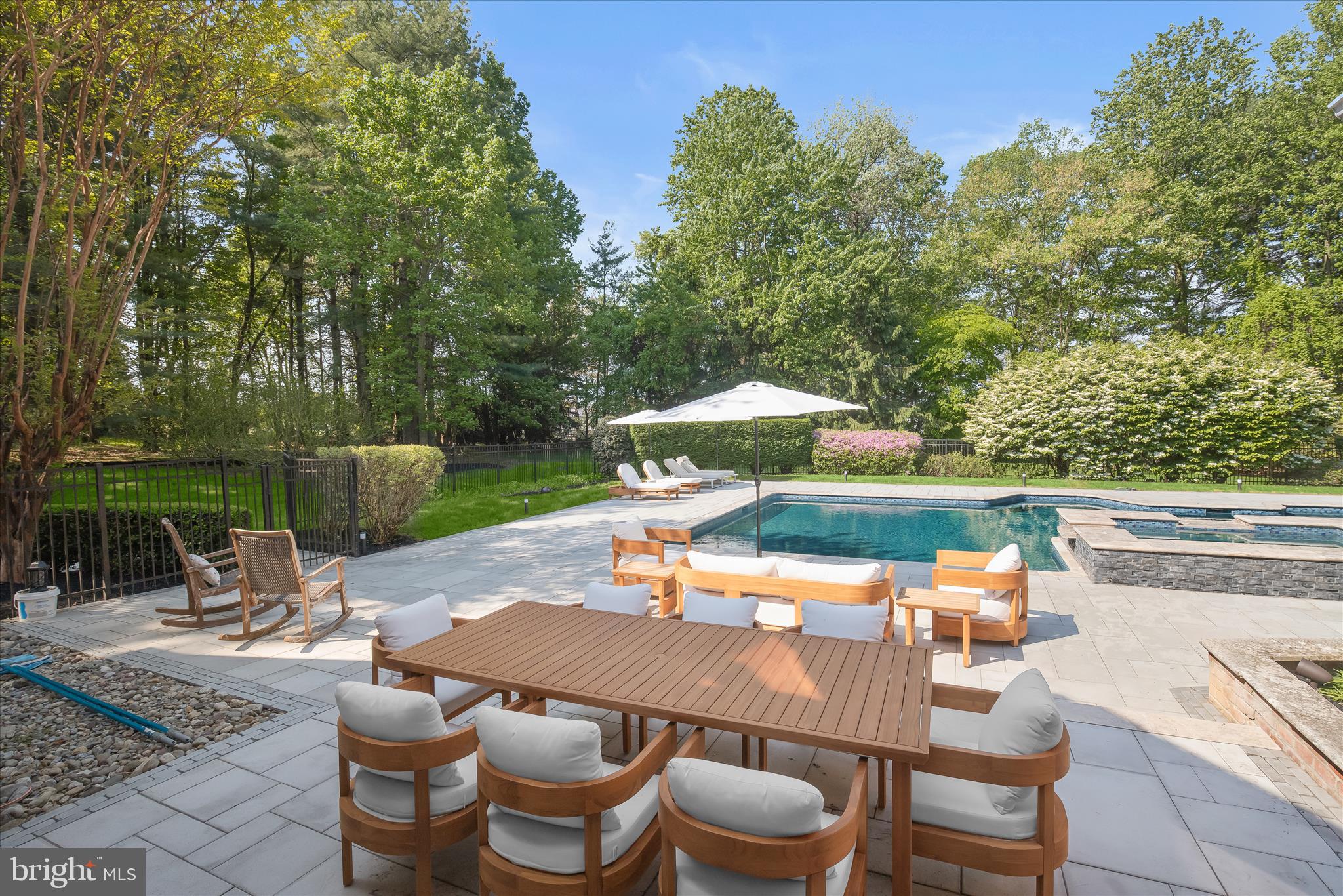 HEDGEROW - Residential