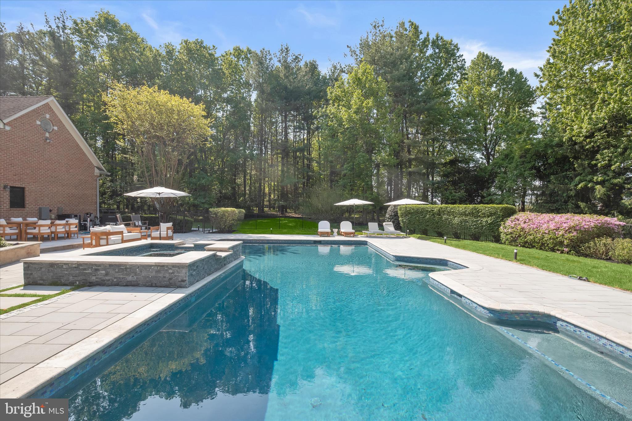 HEDGEROW - Residential