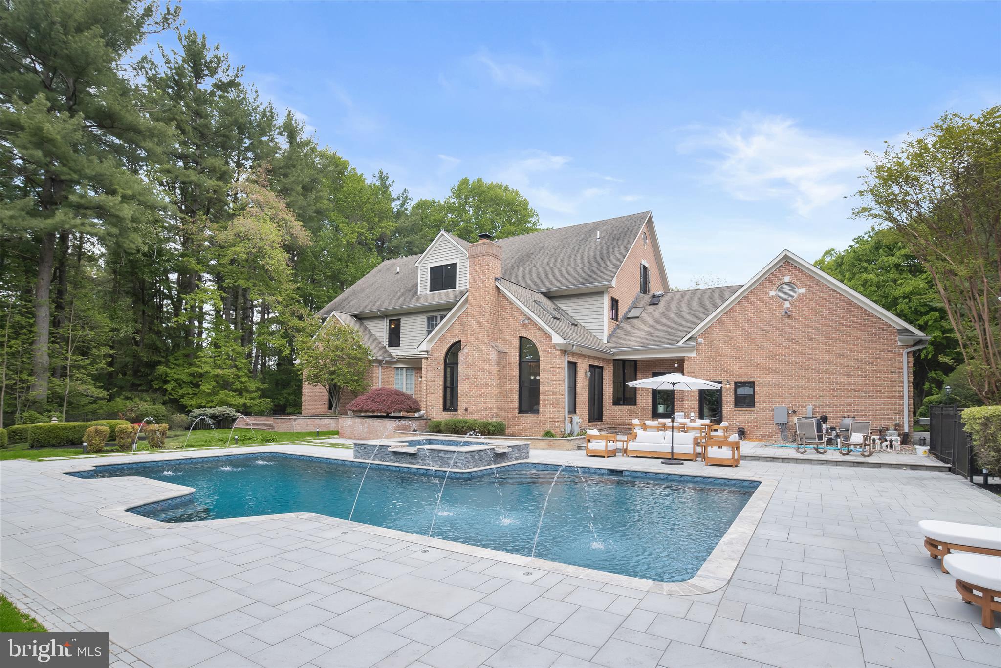 HEDGEROW - Residential