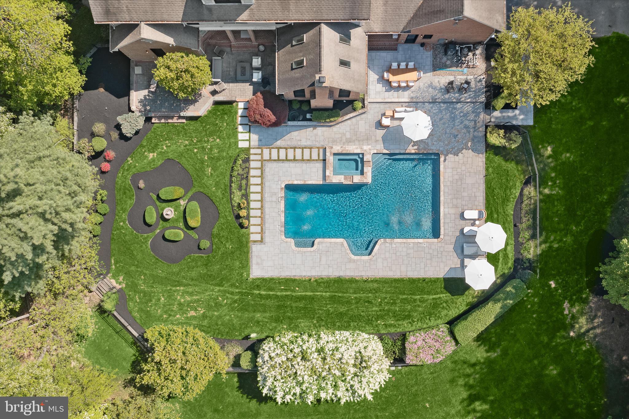 HEDGEROW - Residential