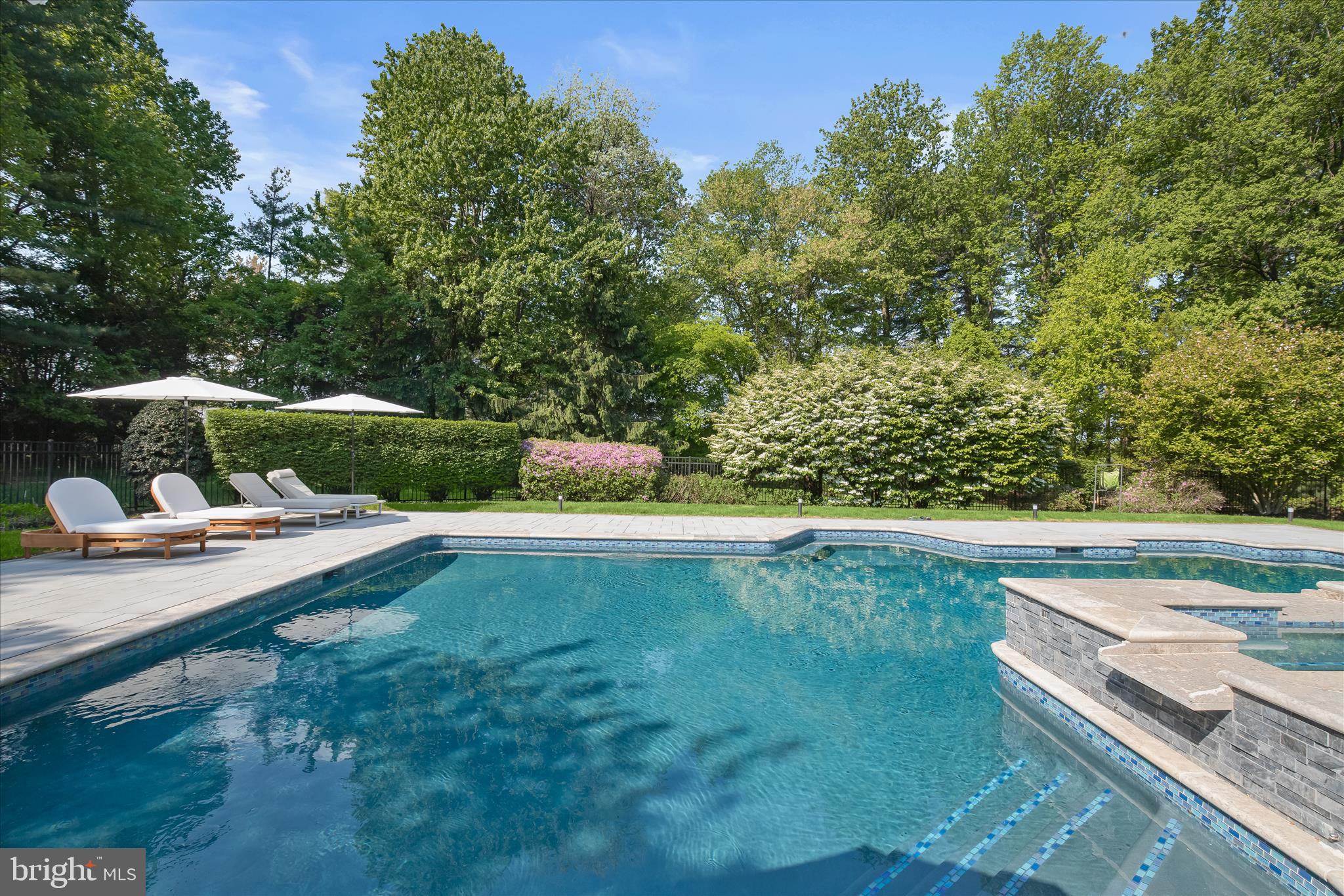 HEDGEROW - Residential