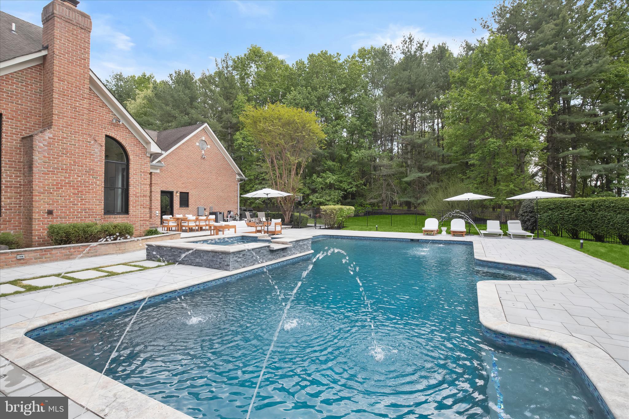 HEDGEROW - Residential