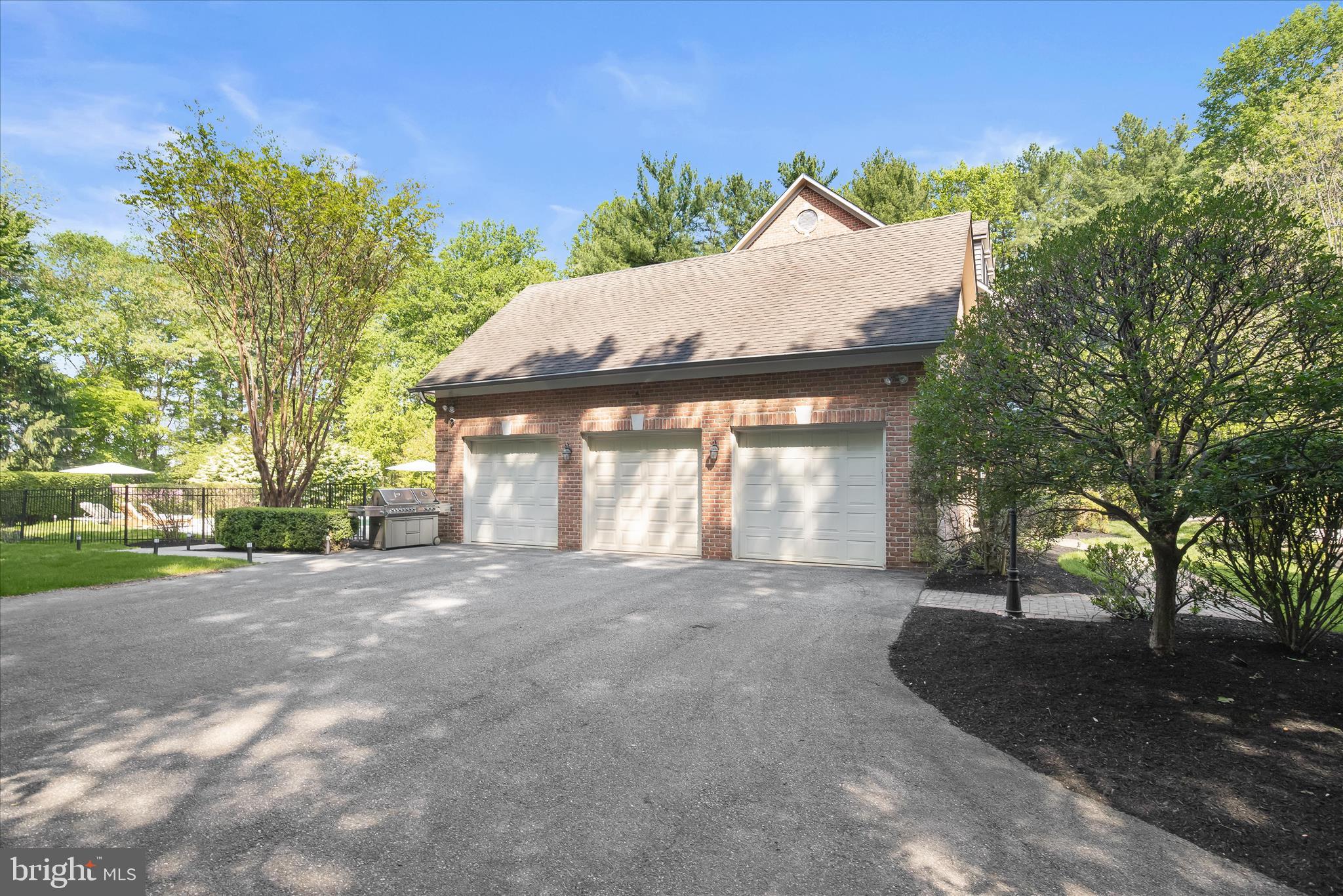 HEDGEROW - Residential