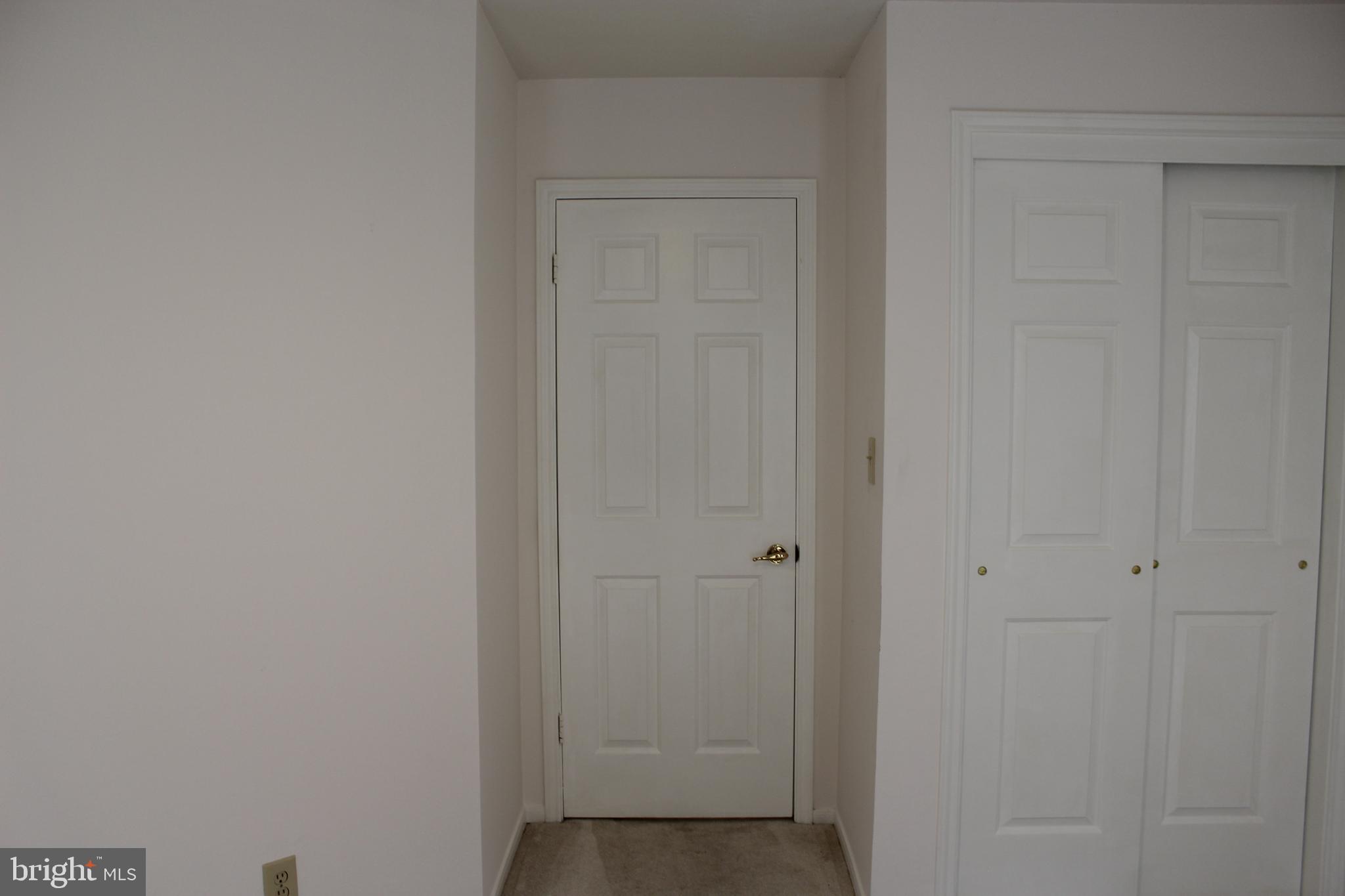 ENGLISH COUNTRY MANOR - Residential Lease